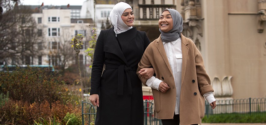 Modern Fashion Meets Traditional Muslim Clothing